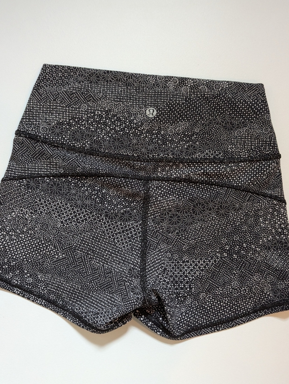 Lululemon In Movement Shorts 💎 RARE 💎 - Picture 4 of 11